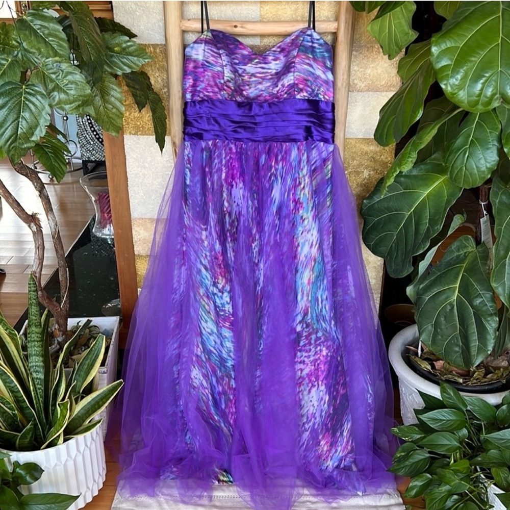 Steppin Out Women's Strapless Purple Puffy Cinderella
Prom Dress, Size 18/19